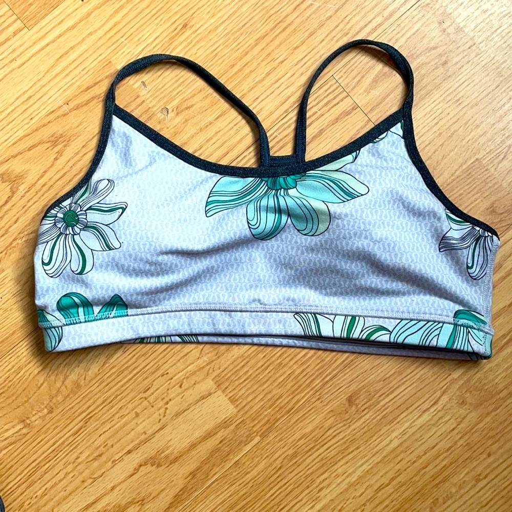 Lululemon y-flow bra